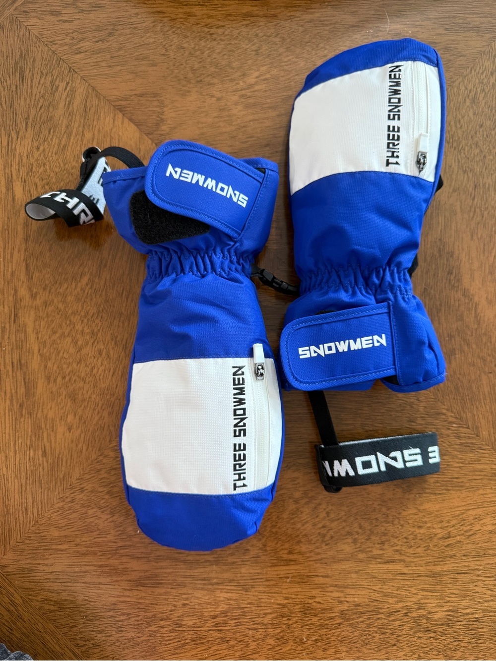 American Trends Three Snowmen Blue and White Ski Mittens